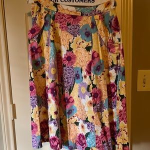 Very pretty floral skirt size XL from Collectif Vintage